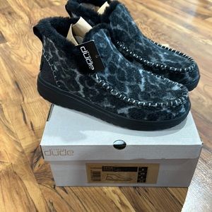 NEW! Heydudes! Size 8